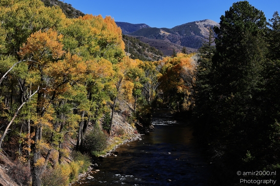 Autumn_River_Scene_With_Mountain_Backdrop_Colorado_USA_Western_USA_Nature_Photography_Canon_EOS_R5_Mark_II_2025_003.JPG