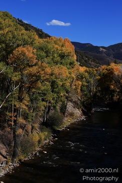 Autumn_River_Scene_With_Mountain_Backdrop_Colorado_USA_Western_USA_Nature_Photography_Canon_EOS_R5_Mark_II_2025_004.JPG