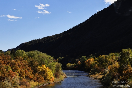Autumn_River_Scene_With_Mountain_Backdrop_Colorado_USA_Western_USA_Nature_Photography_Canon_EOS_R5_Mark_II_2025_009.JPG