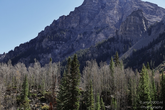 Autumnal_Hike_To_Crater_Lake_Maroon_Bells_Aspen_Colorado_Western_USA_Nature_Photography_Canon_EOS_R5_Mark_II_2025_001.JPG
