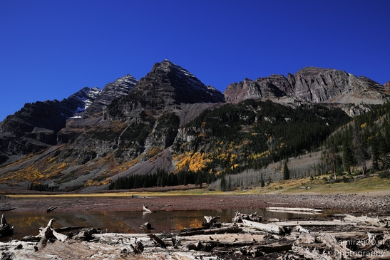 Autumnal_Hike_To_Crater_Lake_Maroon_Bells_Aspen_Colorado_Western_USA_Nature_Photography_Canon_EOS_R5_Mark_II_2025_014.JPG