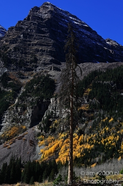 Autumnal_Hike_To_Crater_Lake_Maroon_Bells_Aspen_Colorado_Western_USA_Nature_Photography_Canon_EOS_R5_Mark_II_2025_036.JPG