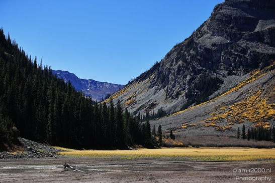 Autumnal_Hike_To_Crater_Lake_Maroon_Bells_Aspen_Colorado_Western_USA_Nature_Photography_Canon_EOS_R5_Mark_II_2025_042.JPG