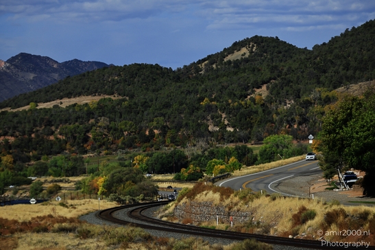 Desert_Highway_With_Mountain_Range_In_Background_Colorado_USA_Western_USA_Nature_Photography_Canon_EOS_R5_Mark_II_2025_001.JPG