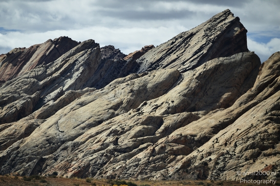 Desert_Landscape_Through_Interstate_70_Utah_USA_Western_USA_Nature_Photography_Canon_EOS_R5_Mark_II_2025_008.JPG