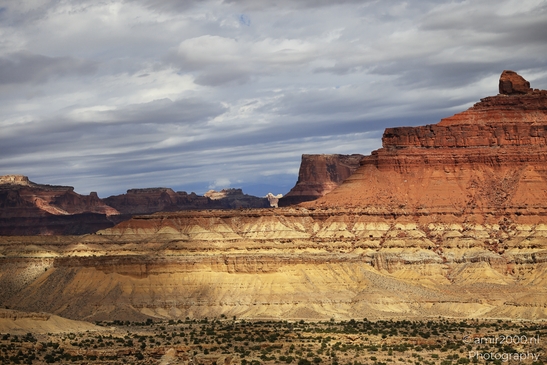 Desert_Landscape_Through_Interstate_70_Utah_USA_Western_USA_Nature_Photography_Canon_EOS_R5_Mark_II_2025_017.JPG