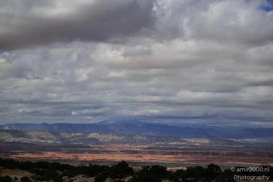 Desert_Landscape_Through_Interstate_70_Utah_USA_Western_USA_Nature_Photography_Canon_EOS_R5_Mark_II_2025_041.JPG