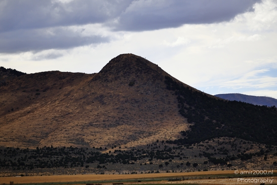 Desert_Landscape_Through_Interstate_70_Utah_USA_Western_USA_Nature_Photography_Canon_EOS_R5_Mark_II_2025_079.JPG