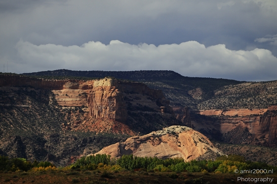 Desert_Landscape_With_Red_Rock_Formations_Colorado_USA_Western_USA_Nature_Photography_Canon_EOS_R5_Mark_II_2025_001.JPG