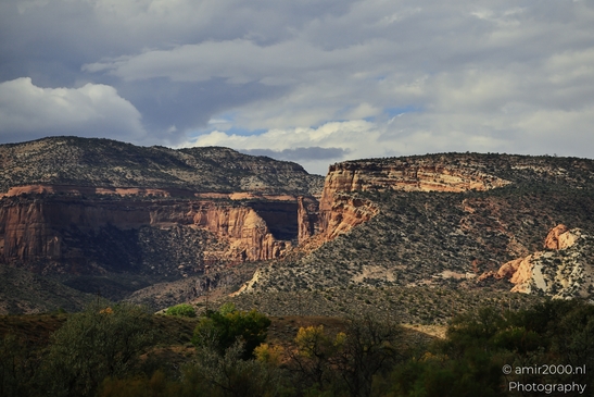 Desert_Landscape_With_Red_Rock_Formations_Colorado_USA_Western_USA_Nature_Photography_Canon_EOS_R5_Mark_II_2025_002.JPG