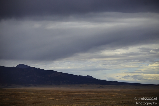 Desert_landscape_with_mountains_and_clouds_Colorado_USA_Western_USA_Nature_Photography_Canon_EOS_R5_Mark_II_2025_004.JPG