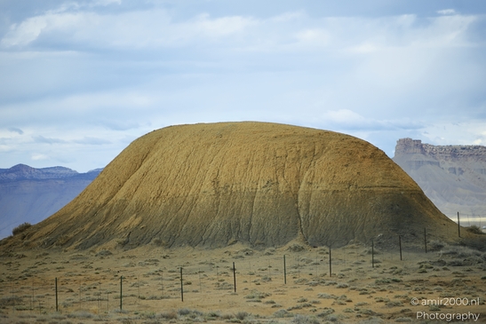 Desert_landscape_with_rock_formations_Colorado_USA_Western_USA_Nature_Photography_Canon_EOS_R5_Mark_II_2025_003.JPG