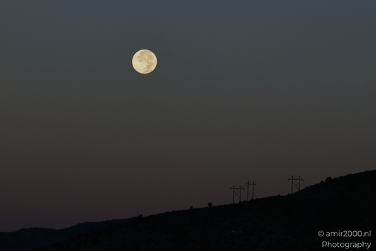Full_Moon_Over_Mountains_At_Sunrise_Colorado_USA_Western_USA_Nature_Photography_Canon_EOS_R5_Mark_II_2025_001.JPG
