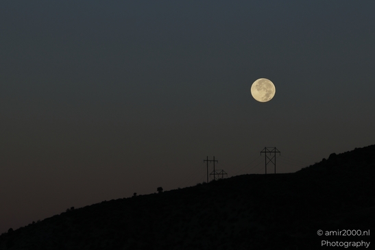 Full_Moon_Over_Mountains_At_Sunrise_Colorado_USA_Western_USA_Nature_Photography_Canon_EOS_R5_Mark_II_2025_002.JPG