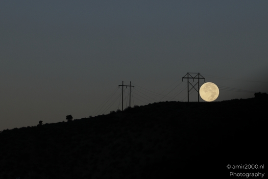 Full_Moon_Over_Mountains_At_Sunrise_Colorado_USA_Western_USA_Nature_Photography_Canon_EOS_R5_Mark_II_2025_003.JPG