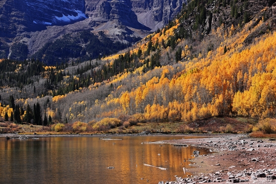 Maroon_Lake_During_Autumn_Maroon_Bells_Aspen_Colorado_Western_USA_Nature_Photography_Canon_EOS_R5_Mark_II_2025_021.JPG