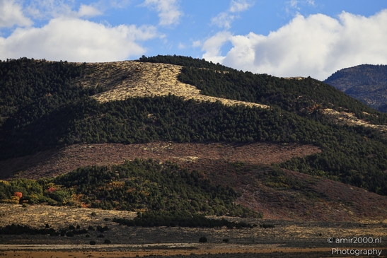Mountains_With_Rocky_Cliffs_And_Sparse_Vegetation_Utah_USA_Western_USA_Nature_Photography_Canon_EOS_R5_Mark_II_2025_001.JPG