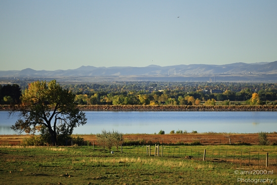 Serene_Lake_Scene_With_Mountains_In_Background_Denver_Colorado_USA_Western_USA_Nature_Photography_Canon_EOS_R5_Mark_II_2025_001.JPG