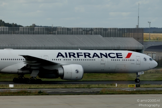 Air_France_Boeing_777_300ER_F_GSQN_taxiing_past_ramp_Charles_de_Gaulle_Airport_Paris_France_Aviation_Photography_Canon_EOS_R5_Mark_II_2025_001.JPG