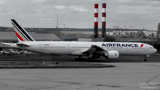 Air_France_Boeing_777_300ER_F_GSQN_taxiing_past_ramp_Charles_de_Gaulle_Airport_Paris_France_Aviation_Photography_Canon_EOS_R5_Mark_II_2025_002.JPG