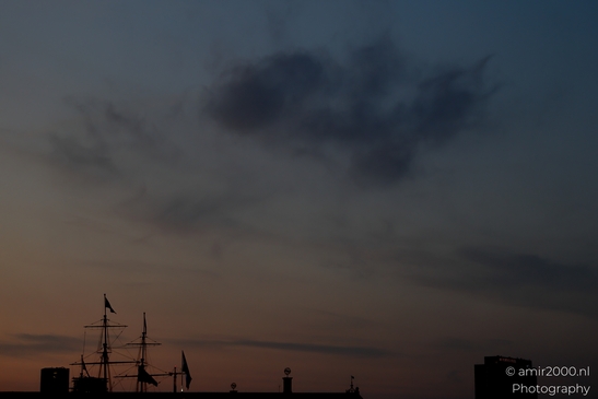 Cloudy_Twilight_Over_Het_Scheepvaartmuseum_Amsterdam_Netherlands_Cityscape_Photography_Canon_EOS_R5_Mark_II_2025_001.JPG