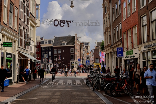 Cycling_through_Haarlemmerdijk_Amsterdam_Netherlands_Cityscape_Photography_Canon_EOS_R5_Mark_II_2025_006.JPG