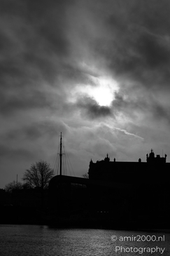 Dark_Clouds_Over_Silhouetted_Building_And_Boat_Mast_Amsterdam_Netherlands_Cityscape_Photography_Canon_EOS_R5_Mark_II_2025_001.JPG