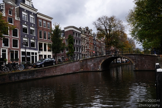 Dutch_Canal_With_Traditional_Buildings_And_Boats_Amsterdam_Netherlands_cityscape_Photography_Canon_EOS_R5_Mark_II_2025_001.JPG