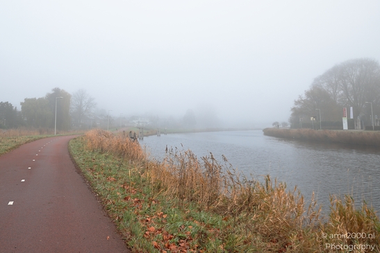 Foggy_Bike_Path_Noord_Holland_Netherlands_Cityscape_Photography_Canon_EOS_R5_Mark_II_2025_001.JPG