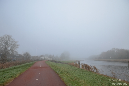 Foggy_Bike_Path_Noord_Holland_Netherlands_Cityscape_Photography_Canon_EOS_R5_Mark_II_2025_002.JPG