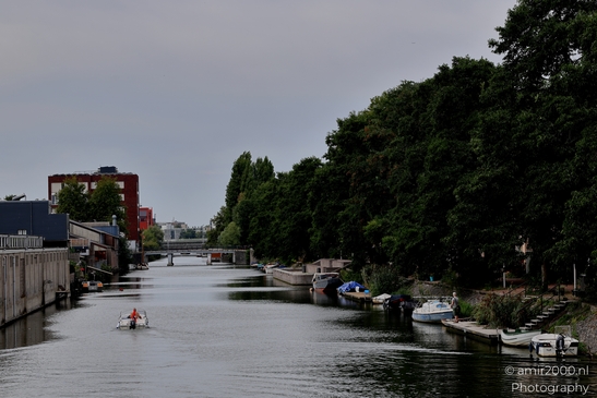 Peaceful_Canal_Scene_Lozingskanaal_Amsterdam_Netherlands_Cityscape_Photography_Canon_EOS_R5_Mark_II_2025_001.JPG
