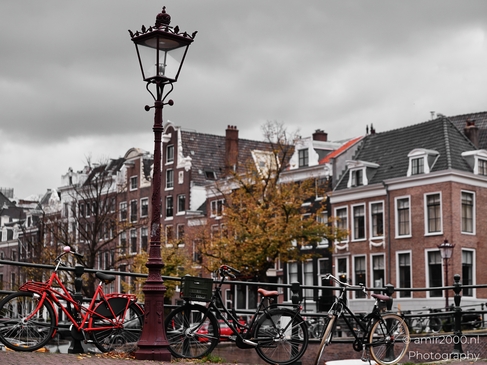 Red_Bicycle_In_Canal_Area_Architecture_Amsterdam_Netherlands_cityscape_Photography_Canon_EOS_R5_Mark_II_2025_001.JPG
