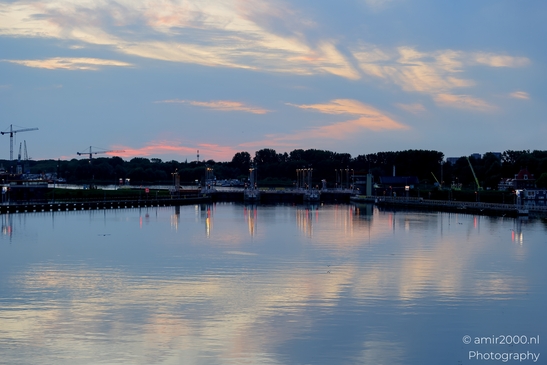 Reflections_Of_Oranjesluizen_at_Dusk_Amsterdam_Netherlands_Cityscape_Photography_Canon_EOS_R5_Mark_II_2025_001.JPG