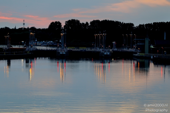 Reflections_Of_Oranjesluizen_at_Dusk_Amsterdam_Netherlands_Cityscape_Photography_Canon_EOS_R5_Mark_II_2025_002.JPG