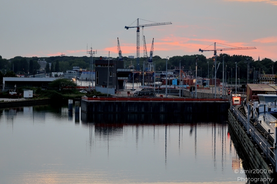 Reflections_Of_Oranjesluizen_at_Dusk_Amsterdam_Netherlands_Cityscape_Photography_Canon_EOS_R5_Mark_II_2025_005.JPG