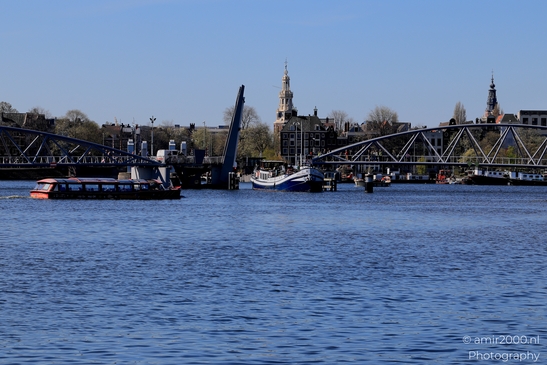 Ship_crossing_Mr._J.J._van_der_Veldebrug_Amsterdam_Netherlands_Cityscape_Photography_Canon_EOS_R5_Mark_II_2025_001.JPG
