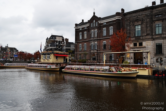 Turfdraagsterpad_And_Canal_Boats_Amsterdam_Netherlands_cityscape_Photography_Canon_EOS_R5_Mark_II_2025_003.JPG