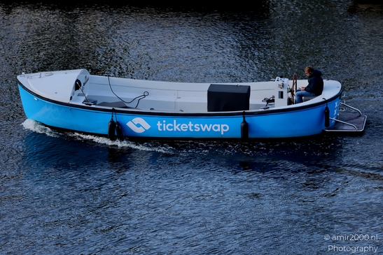 Boat_in_the_canal_Amsterdam_Netherlands_Miscellaneous_Photography_Canon_EOS_R5_Mark_II_2025_001.JPG