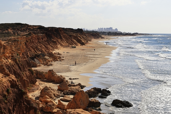Cliffs_And_Waves_At_The_Beach_Mediterranean_Sea_Israel_nature_Photography_Canon_EOS_R5_Mark_II_2025_003.JPG