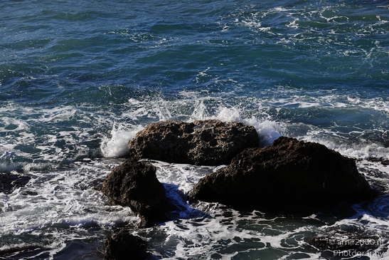 Cliffs_And_Waves_At_The_Beach_Mediterranean_Sea_Israel_nature_Photography_Canon_EOS_R5_Mark_II_2025_012.JPG