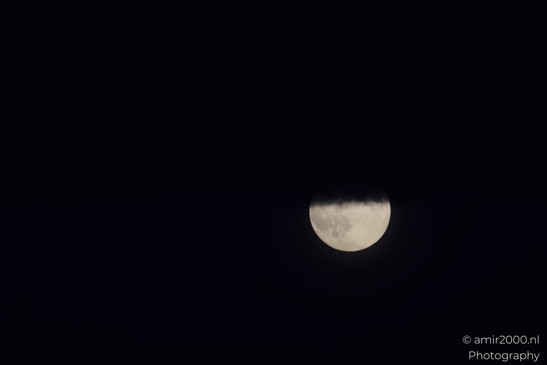 Full_Moon_And_Clouds_Playing_Hide_And_Seek_Amsterdam_Netherlands_Nature_Photography_Canon_EOS_R5_Mark_II_2025_006.JPG