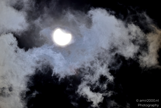 Partial_Solar_Eclipse_framed_by_drifting_clouds_Noord_Holland_Netherlands_Nature_Photography_Canon_EOS_R5_Mark_II_2025_002.JPG