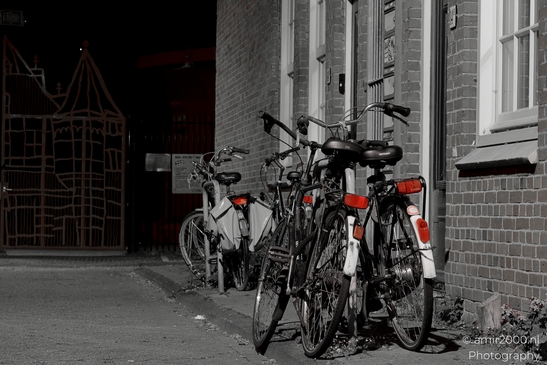 Bicycles_at_night_Amsterdam_Netherlands_Night_Photography_Canon_EOS_R5_Mark_II_2025_001.JPG