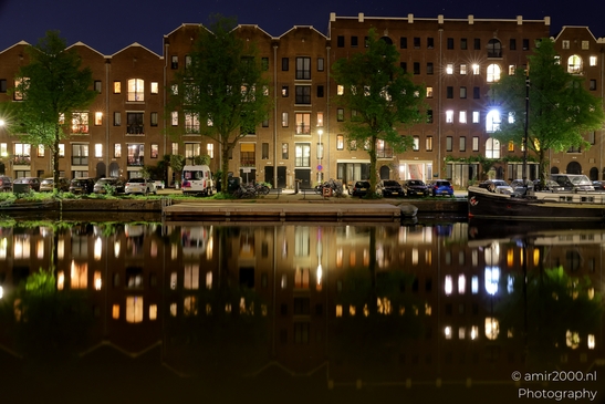 Entrepotdok_Reflection_Amsterdam_Netherlands_Night_Photography_Canon_EOS_R5_Mark_II_2025_004.JPG