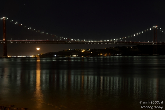 Ponte_25_de_Abril_Bridge_Lisbon_Portugal_Night_Photography_Canon_EOS_R5_Mark_II_2025_001.JPG