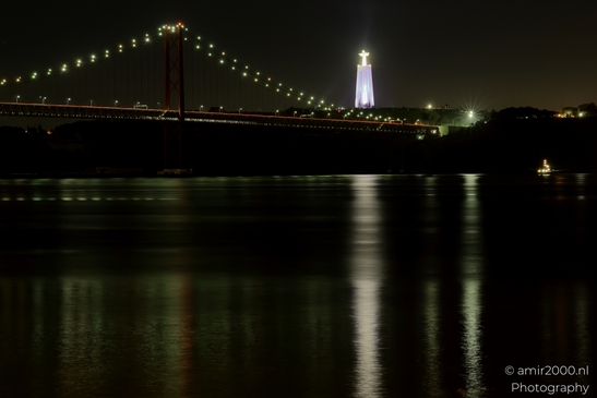 Ponte_25_de_Abril_Bridge_Lisbon_Portugal_Night_Photography_Canon_EOS_R5_Mark_II_2025_003.JPG