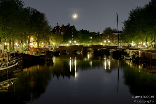 Waalseilandsgracht_binnenstad_reflection_Amsterdam_Netherlands_Night_Photography_Canon_EOS_R5_Mark_II_2025_002.JPG