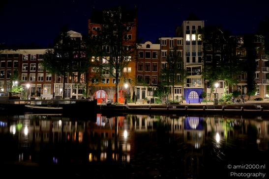 Zwanenburgwal_reflection_Amsterdam_Netherlands_Night_Photography_Canon_EOS_R5_Mark_II_2025_001.JPG