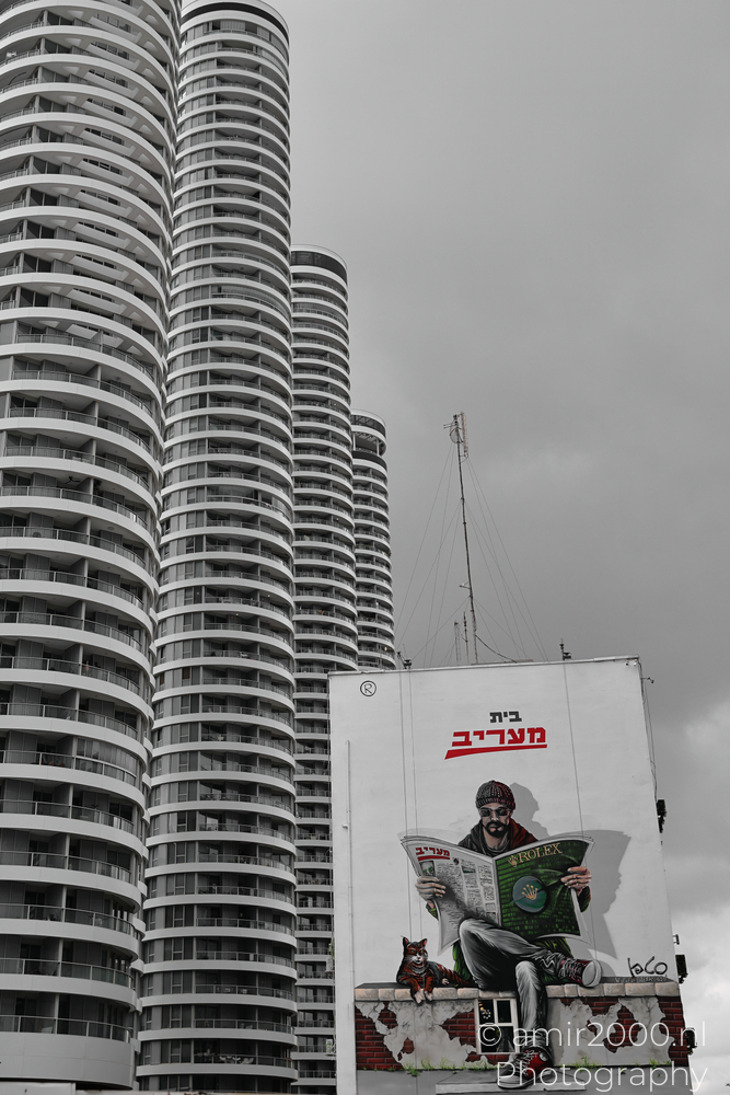 Beit Maariv mural standing beneath Gindi Towers in Tel Aviv