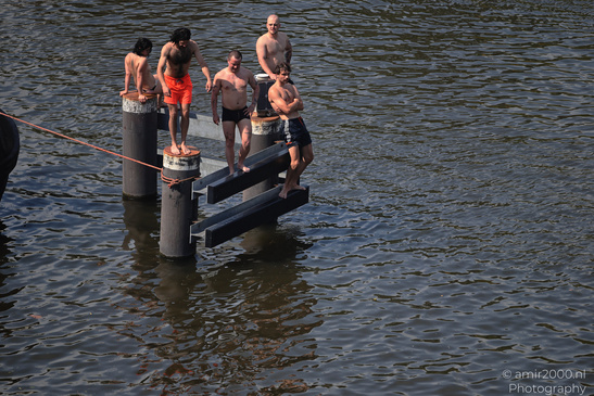 Enjoying_The_Hot_Day_By_The_Canal_Amsterdam_Netherlands_People_Creative_Collection_Photography_Canon_EOS_R5_Mark_II_2026_001.JPG